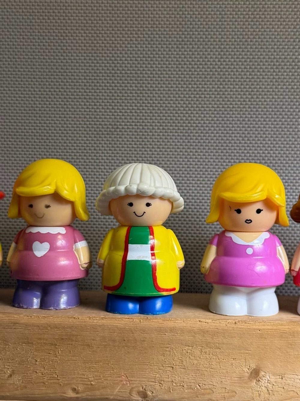 Vintage shelcore figurine